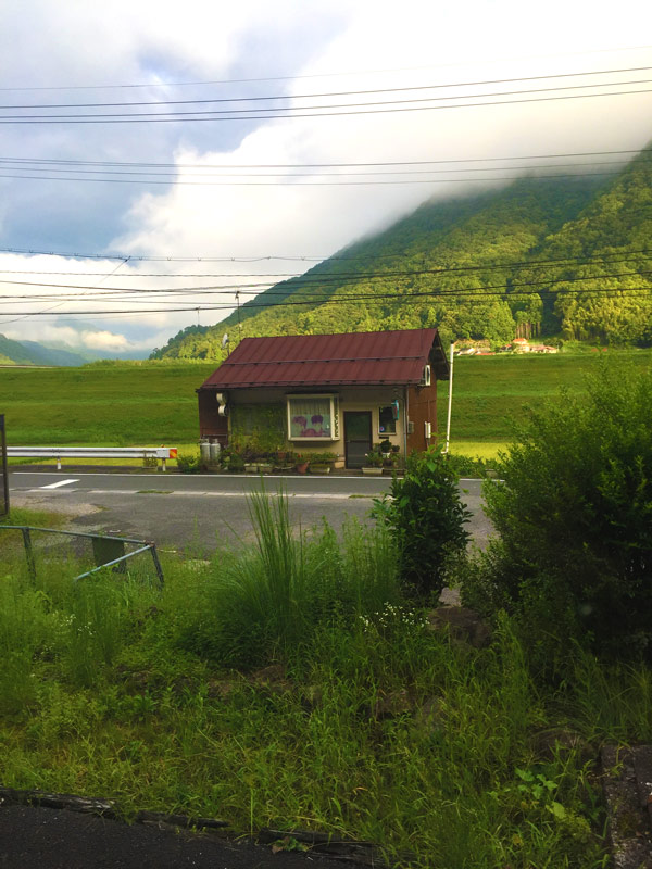 三江線石見川越駅前