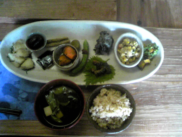 画像: 群馬県の山奥で食事