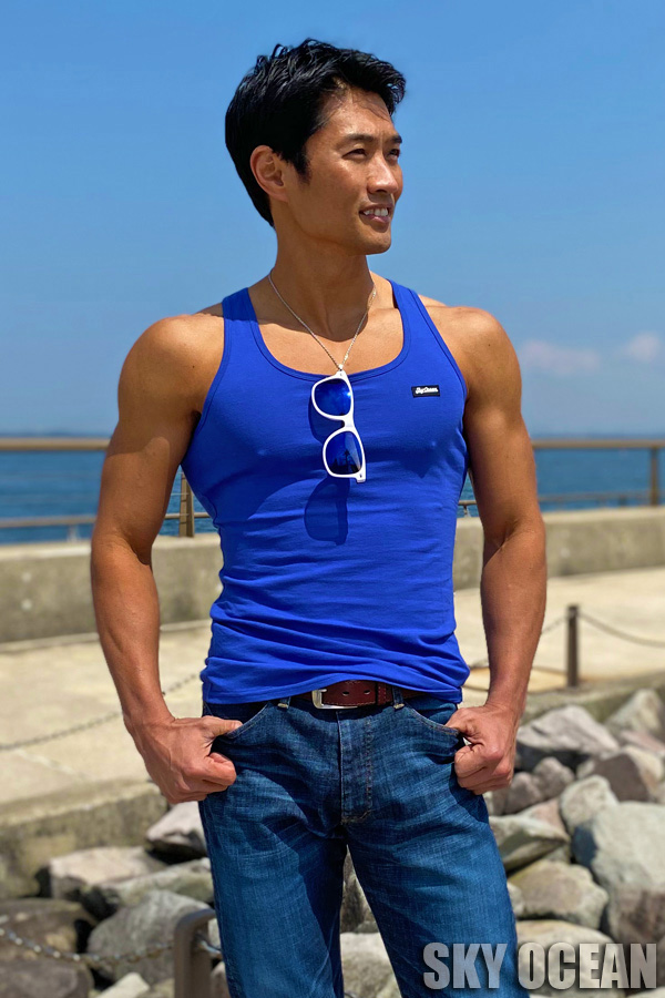 筋肉質 マッチョ な男の為のブルータンクトップ 天竺生地